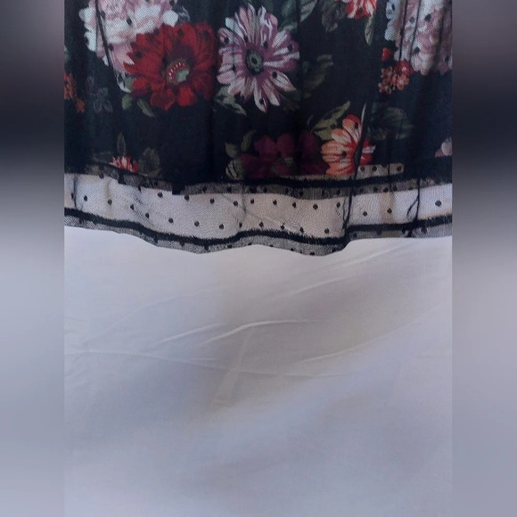 Torrid short sleeve blouse sheer sleeves lace and floral top size 1 - Picture 5 of 9